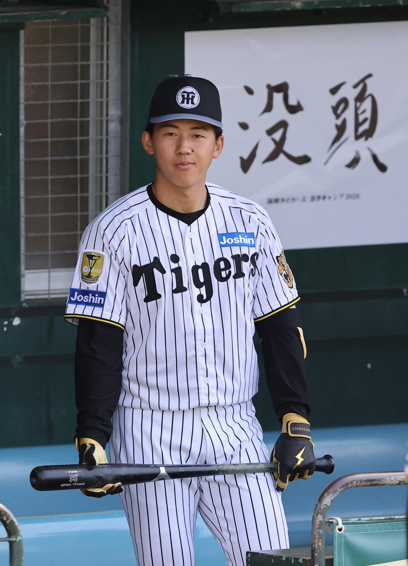 打撃練習に向かう阪神立石（撮影・上田博志）