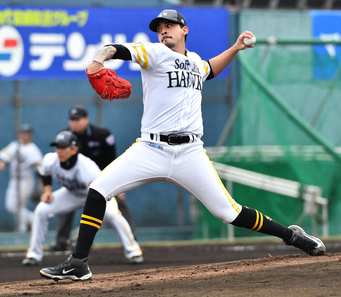 ライブBPに登板したソフトバンクのアルメンタ（2026年2月撮影）