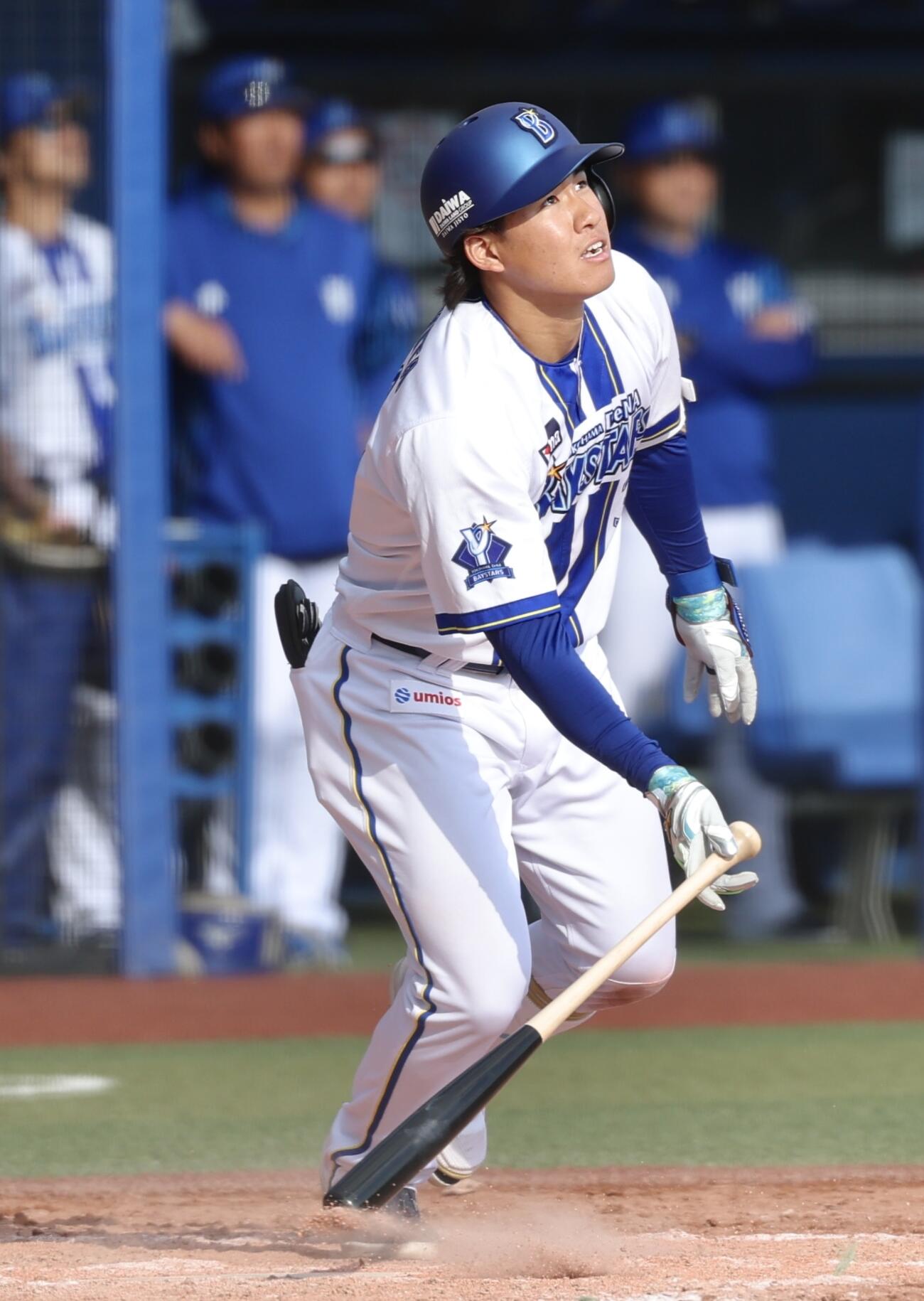 DeNA対沖縄電力　9回裏DeNA無死、右越えソロ本塁打を放つ宮下（撮影・河田真司）