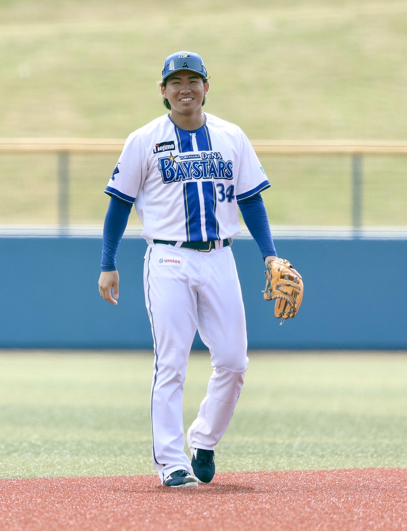 DeNA対沖縄電力　4回表、守備に入るDeNA宮下（撮影・河田真司）