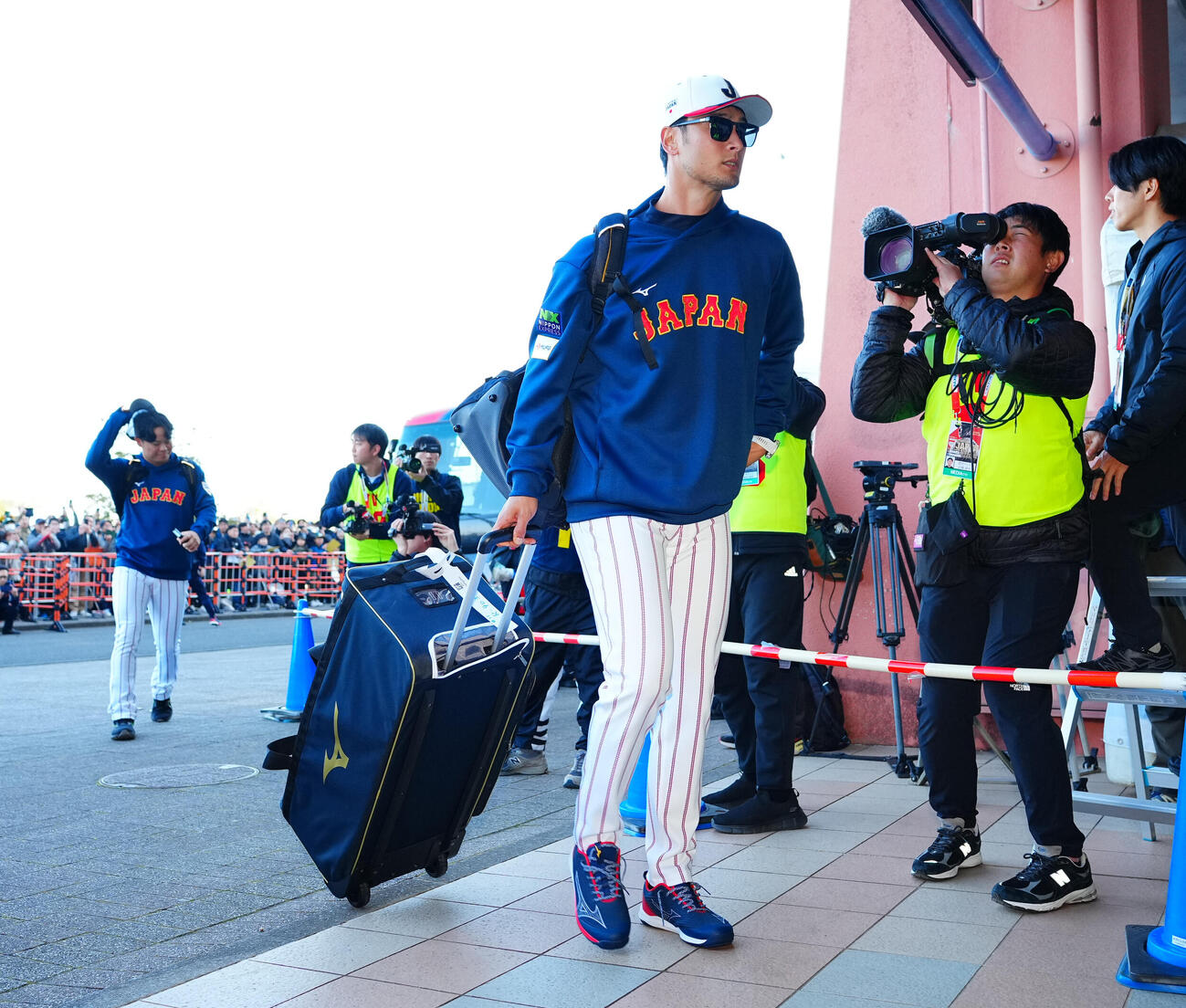サンマリンスタジアムに入るダルビッシュ（撮影・垰建太）