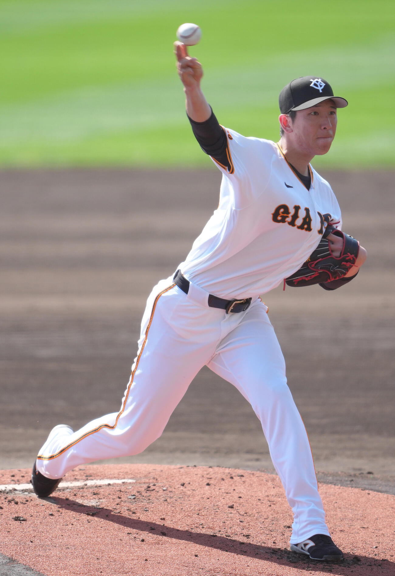 ライブBPに登板した巨人戸郷（撮影・足立雅史）