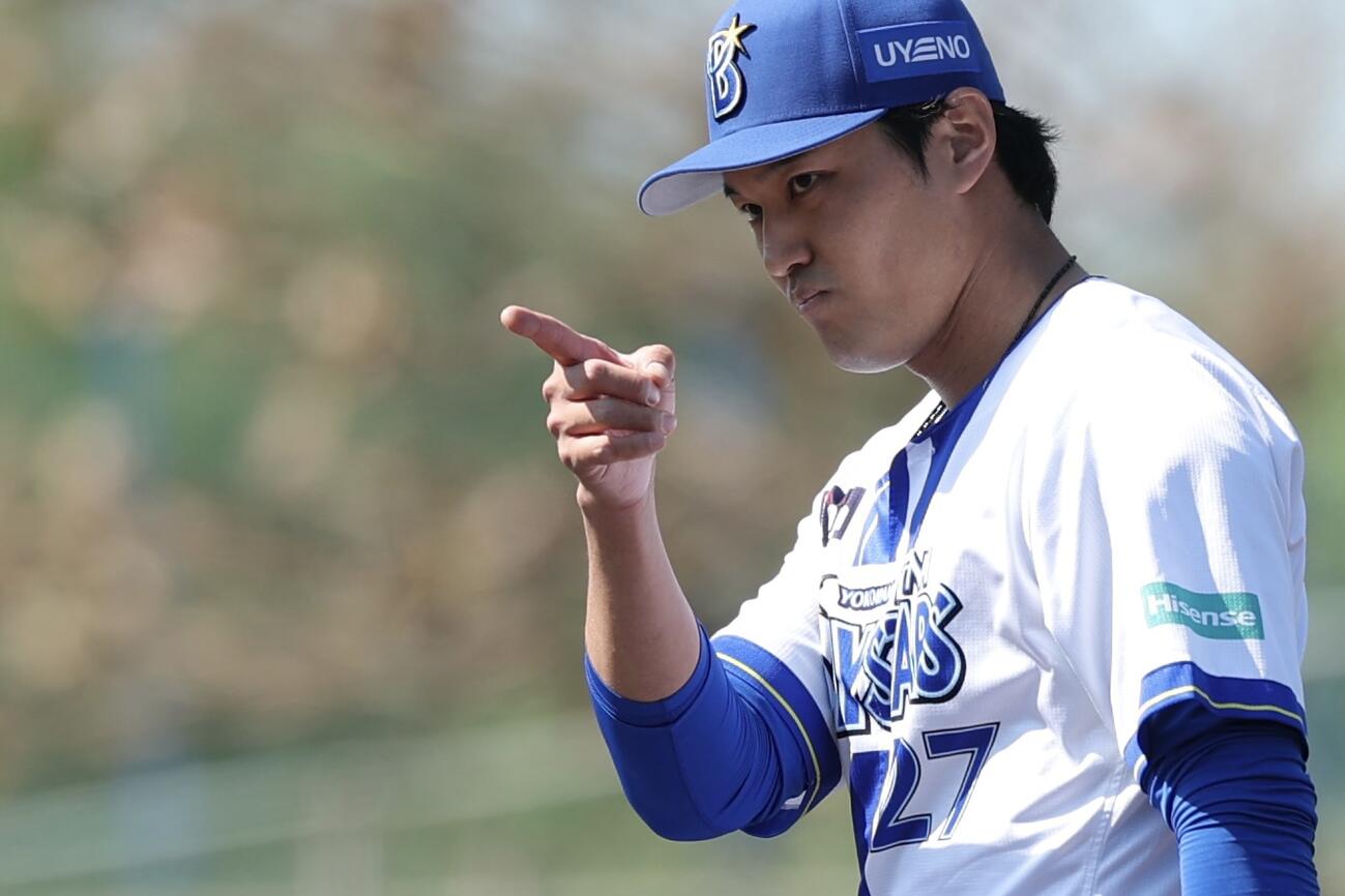 DeNA対ロッテ　2回表ロッテ無死一塁、山本を三ゴロに抑える藤浪（撮影・河田真司）