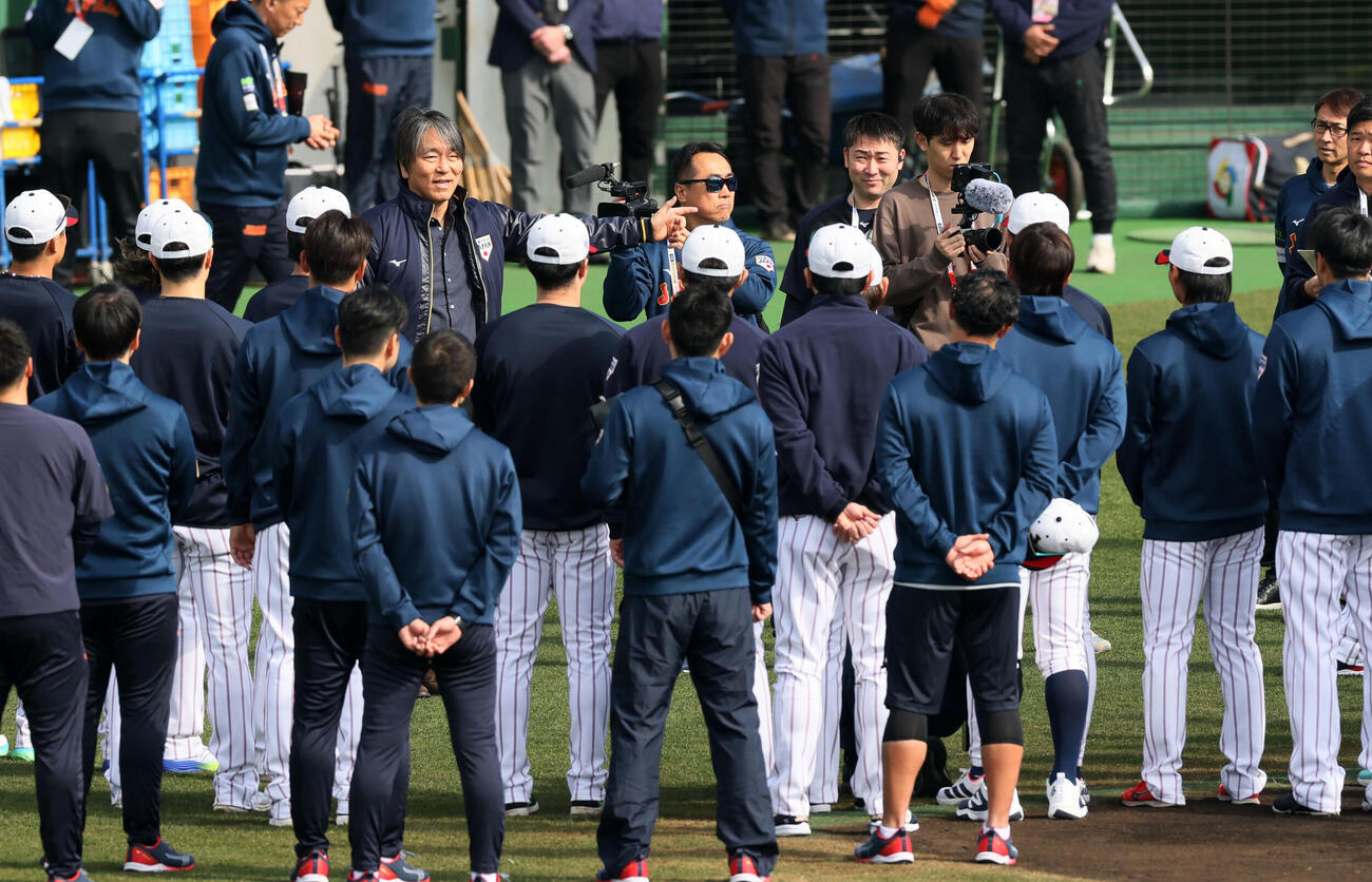 侍ジャパンのナインを激励に訪れた松井氏（撮影・加藤哉）
