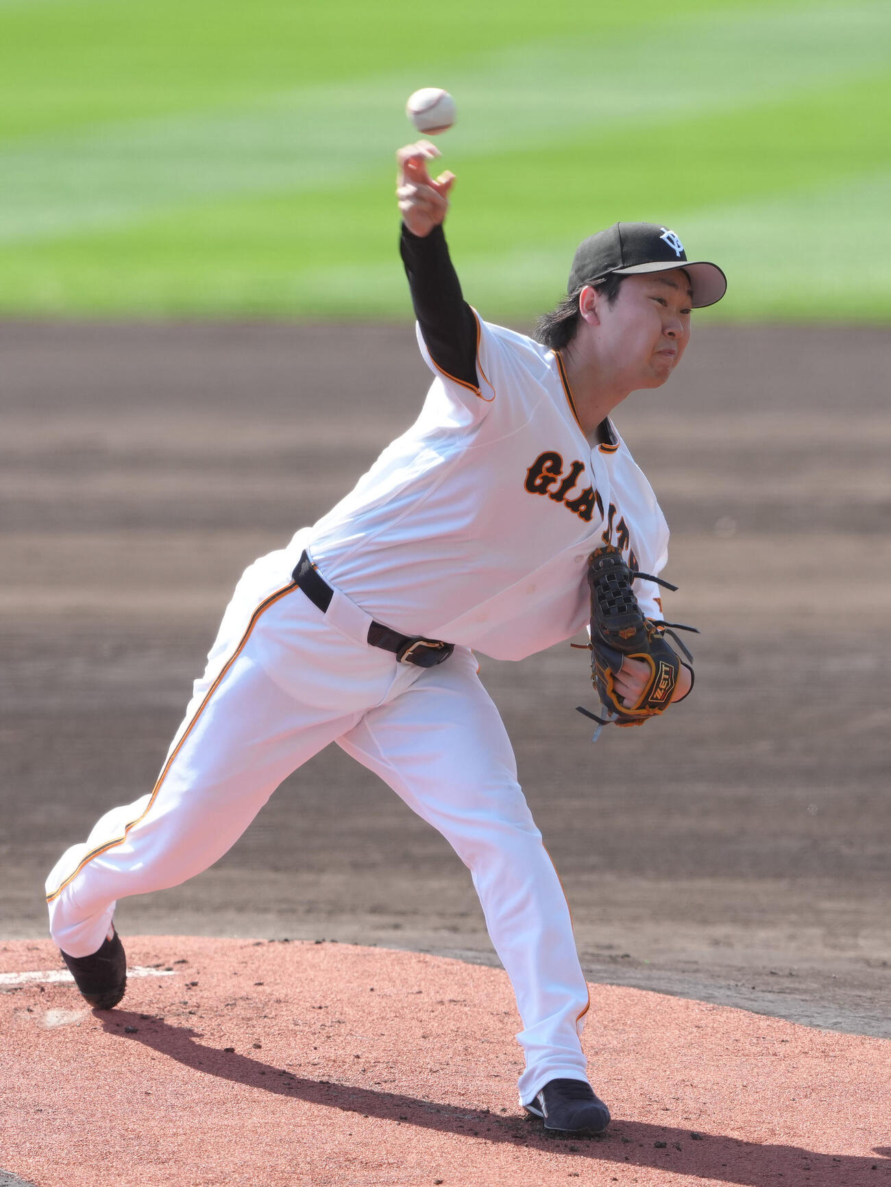 ライブBPに登板した巨人山崎（撮影・足立雅史）