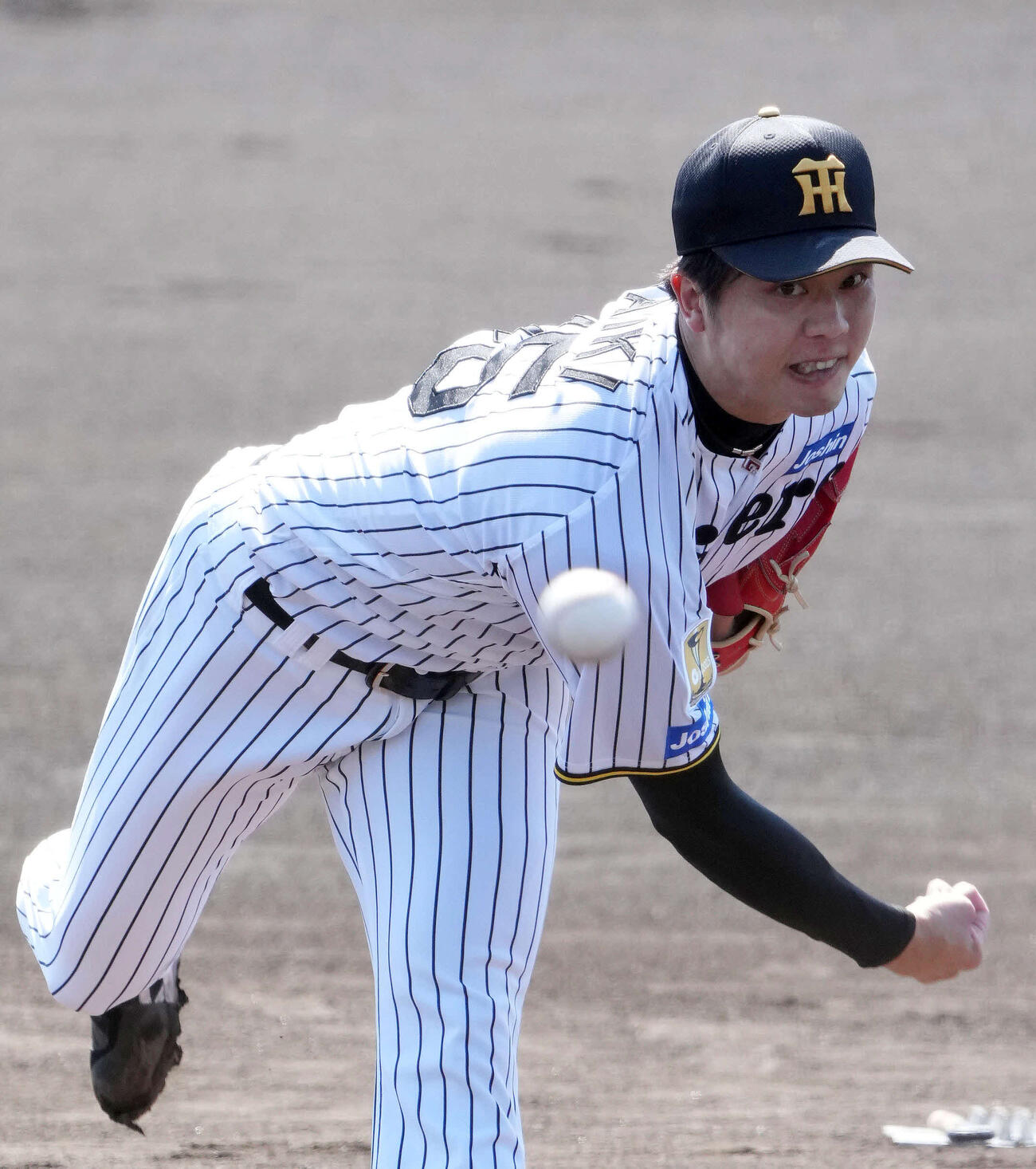 練習試合　阪神対楽天　1回表、登板する阪神先発の才木（撮影・森本幸一）