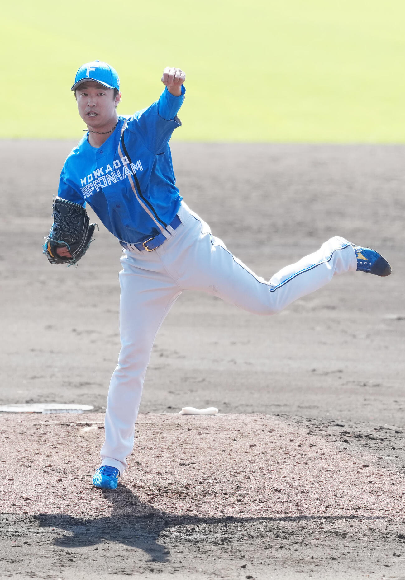 日本ハム紅白戦で登板する紅組2番手の島本（撮影・江口和貴）