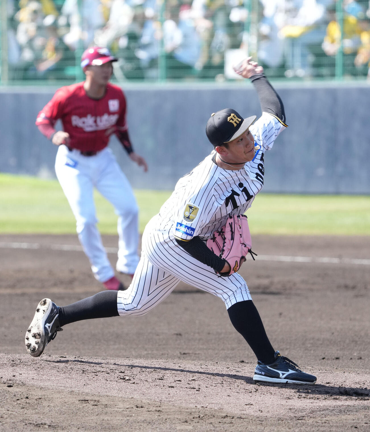 練習試合　阪神対楽天　2回表、阪神2番手で登板する伊原（撮影・森本幸一）