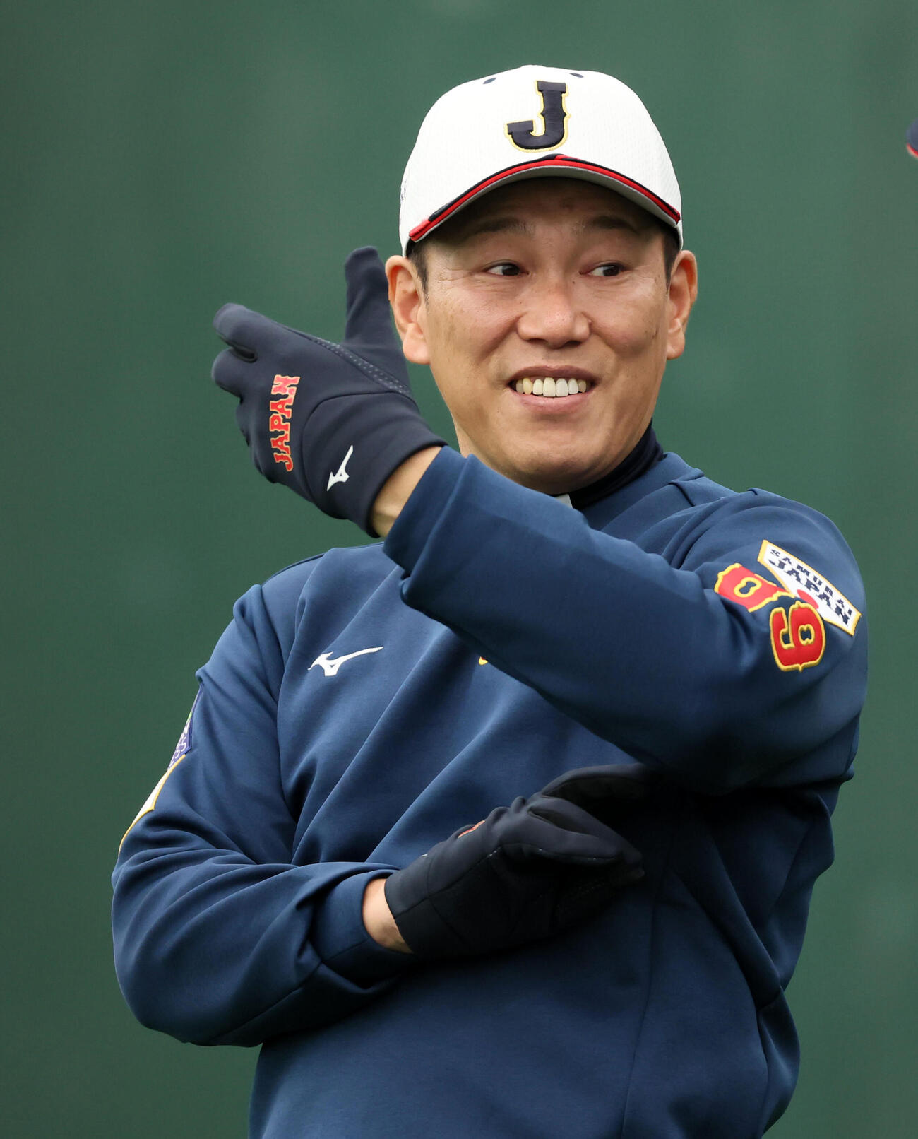 木の花ドーム内で笑顔を見せる侍ジャパン井端監督（撮影・加藤哉）