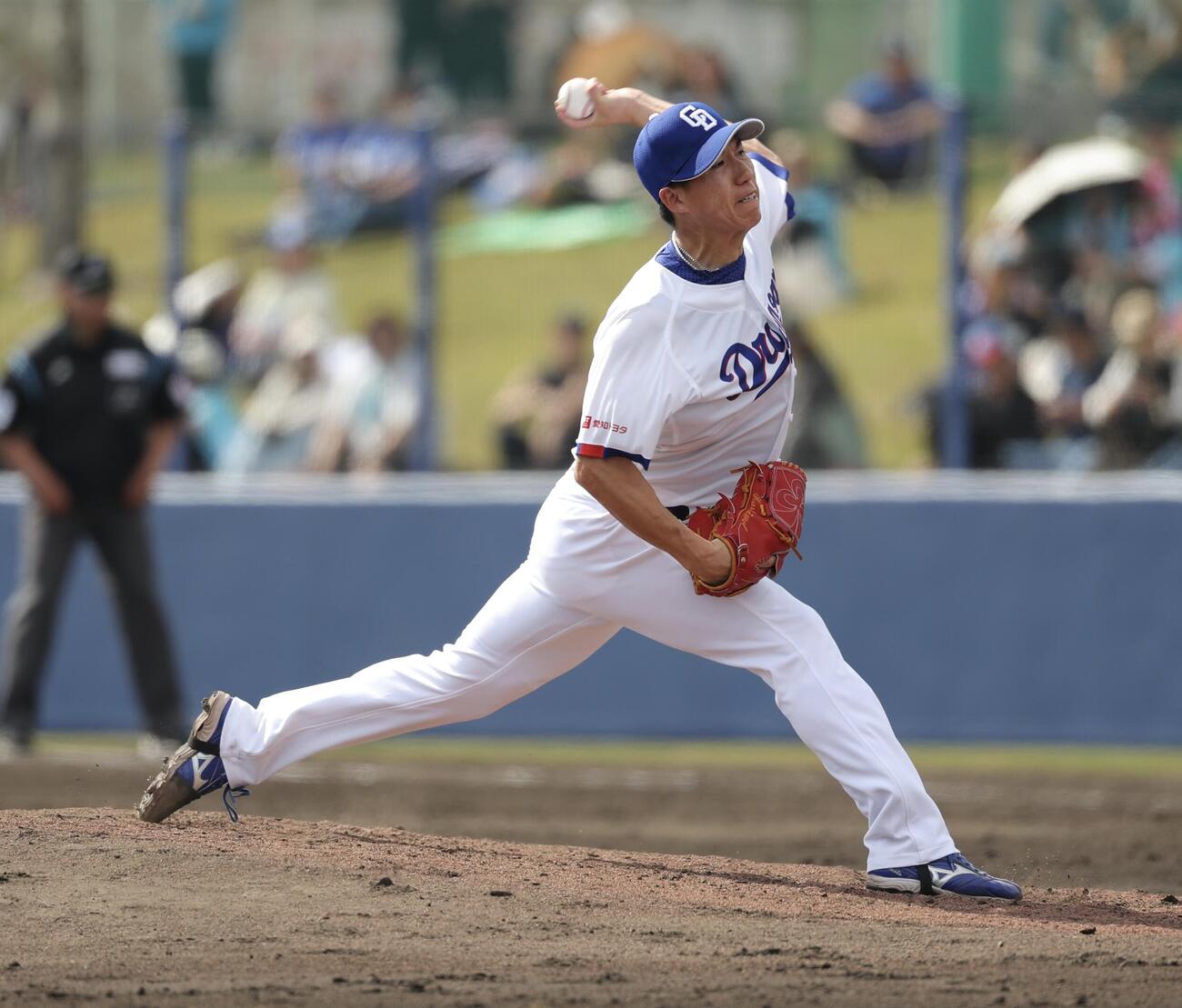中日対DeNA 5回表、中日3番手で登板する橋本（撮影・河田真司）