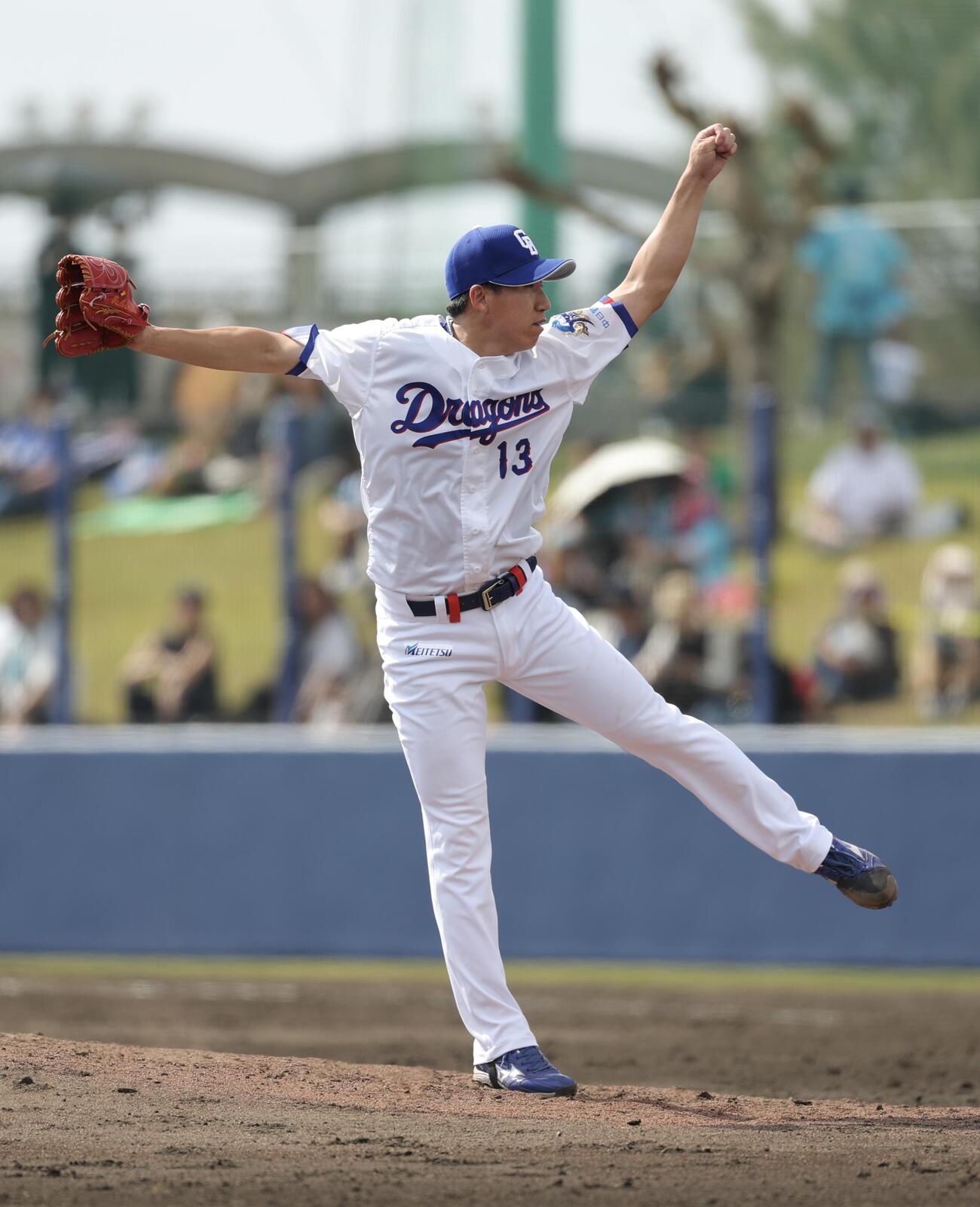 中日対DeNA 5回表、中日3番手で登板する橋本（撮影・河田真司）