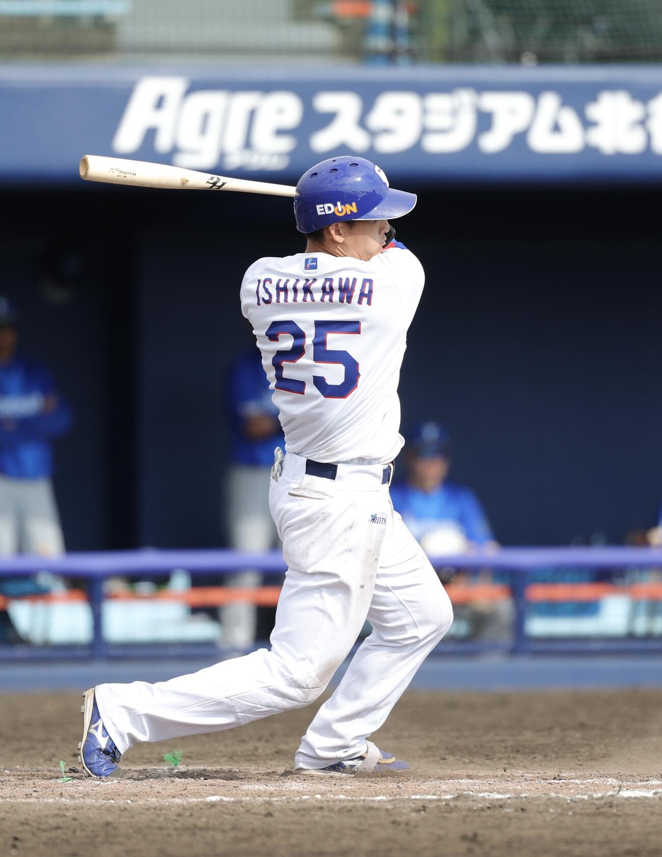 中日対DeNA 7回裏中日無死一塁、左前打を放つ石川昂（撮影・河田真司）