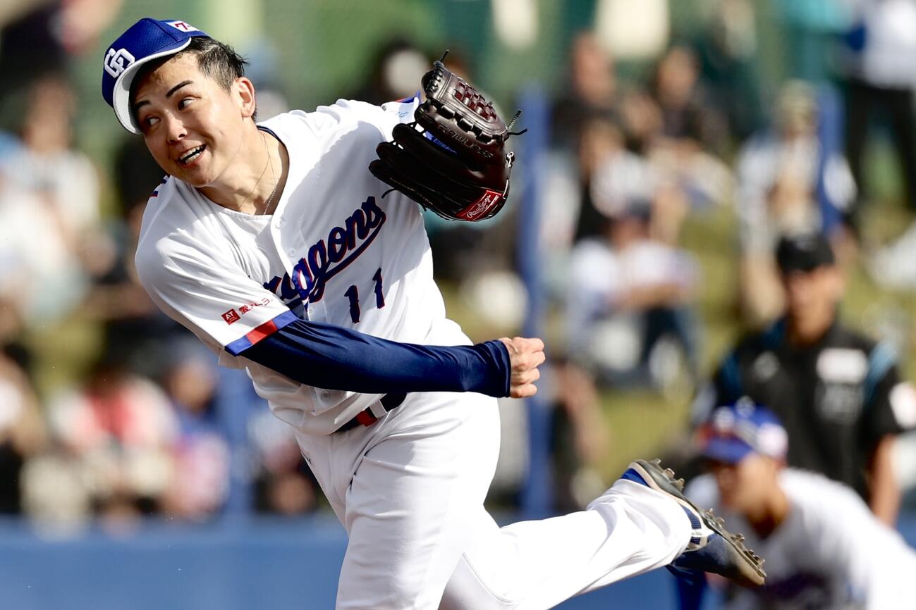 中日対DeNA 8回表、力投する中日中西（撮影・河田真司）