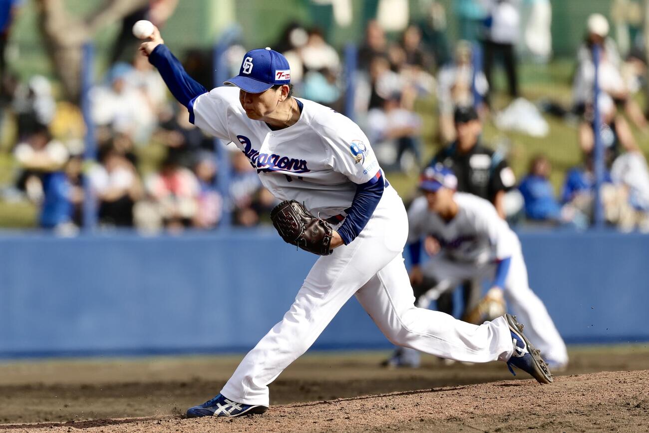 中日対DeNA 8回表、中日6番手で登板する中西（撮影・河田真司）