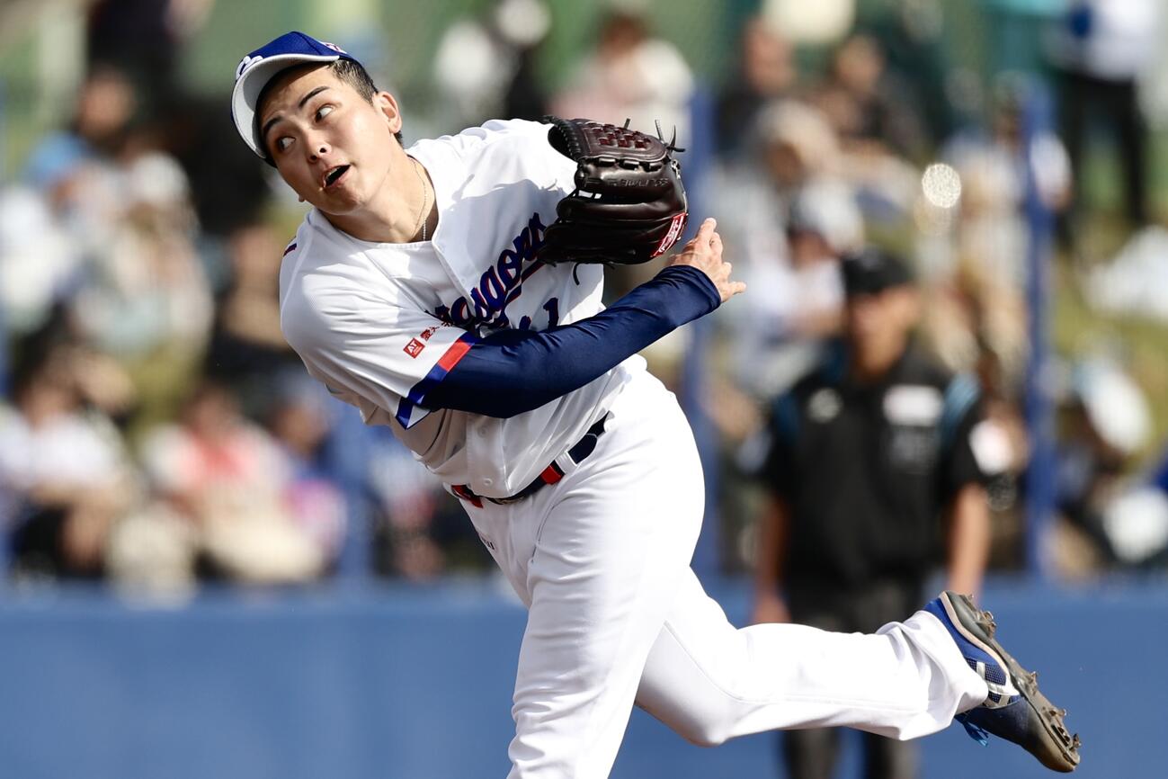 中日対DeNA 8回表、力投する中西（撮影・河田真司）