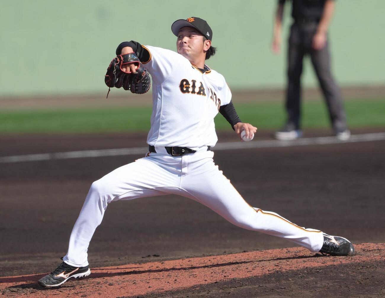 練習試合　巨人対広島　6回から登板した巨人石川（撮影・足立雅史）