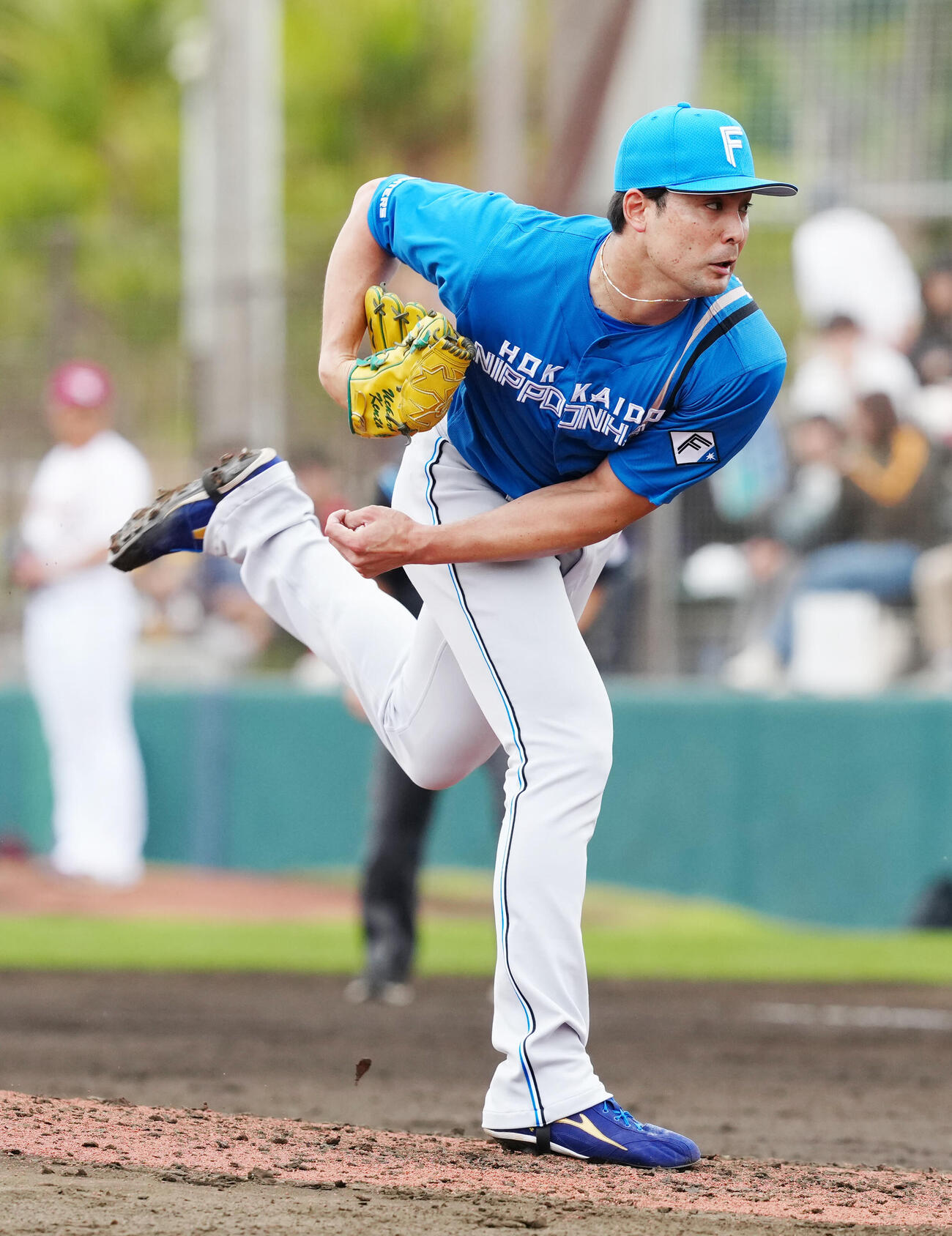 楽天対日本ハム　日本ハム6番手の上原（撮影・江口和貴）