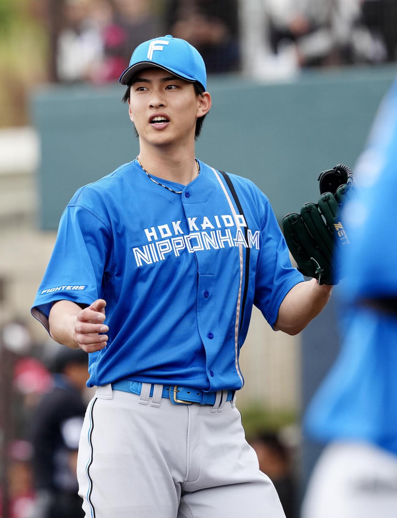 楽天対日本ハム　2回裏終了後、ベンチに引き揚げる日本ハム先発の達（撮影・江口和貴）