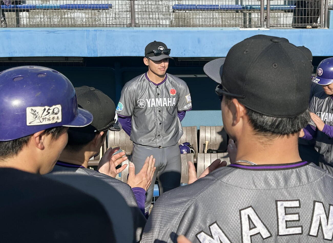 試合後、チームメートの前でWBCへの決意を語るヤマハ・沢山