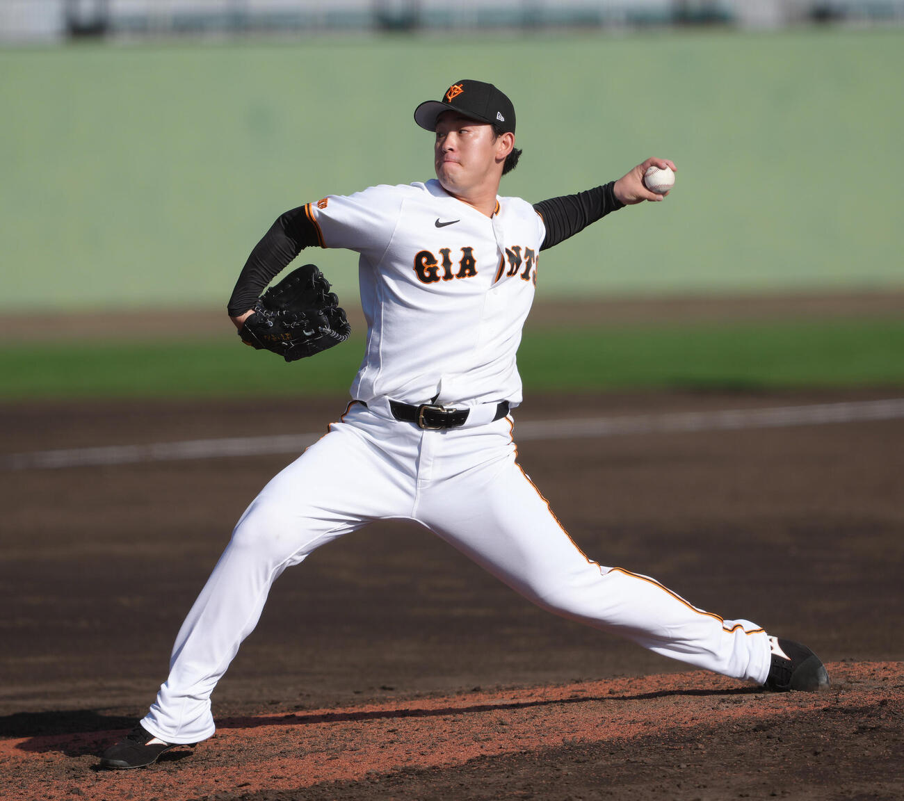 練習試合　巨人対広島　9回から登板した巨人北浦（撮影・足立雅史）