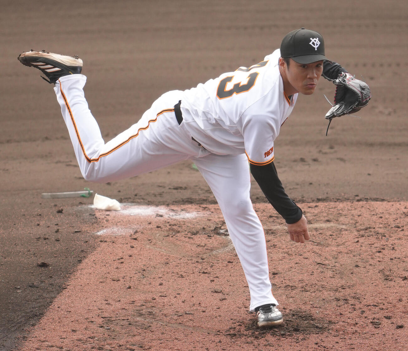 ライブBPに登板した巨人則本（撮影・足立雅史）