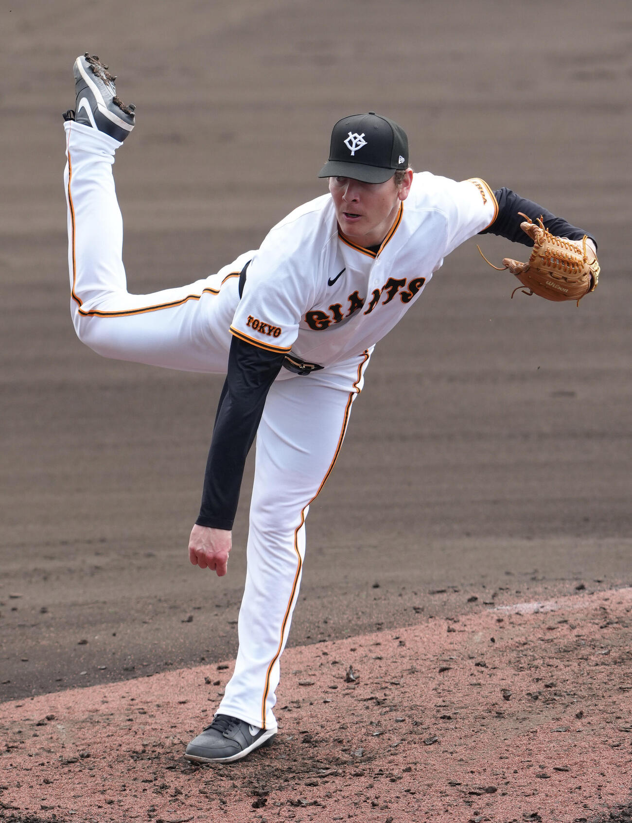 ライブBPに登板した巨人ハワード（撮影・足立雅史）