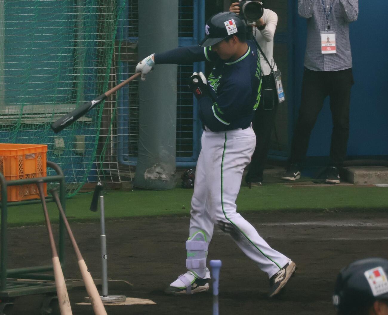 置きティー打撃を行うヤクルト田中（撮影・塚本光）