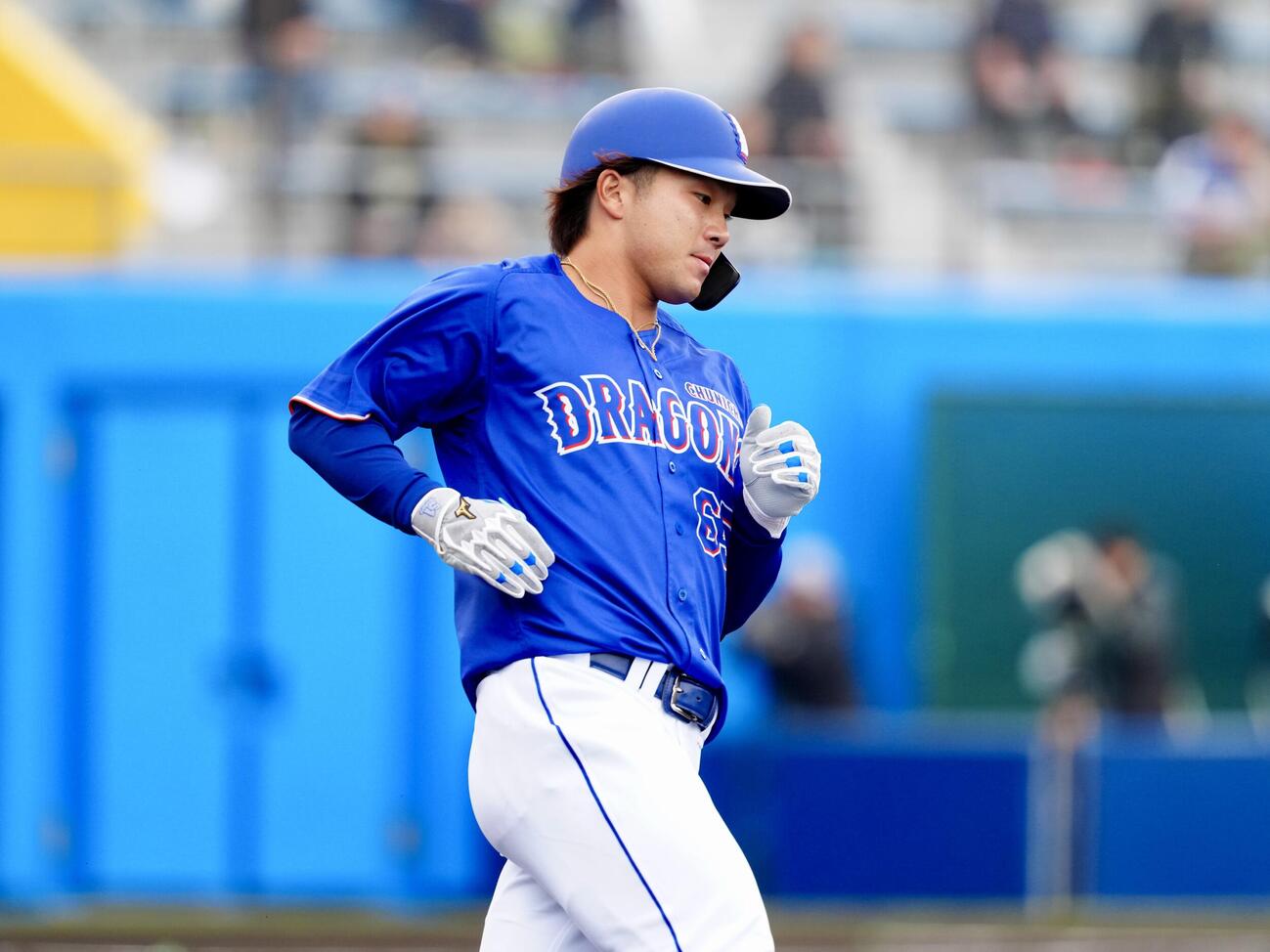 日本ハム対中日　1回表中日2死一、三塁、適時打を放った知野（撮影・江口和貴）
