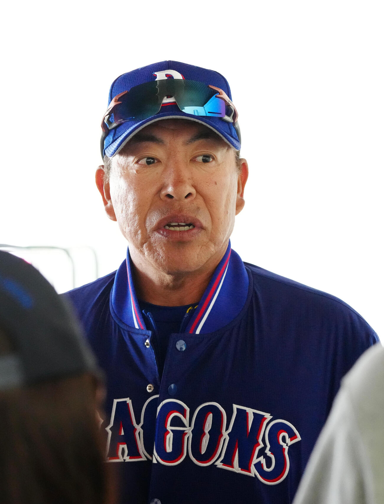日本ハム対中日　試合後、取材に応じる中日井上監督（撮影・江口和貴）