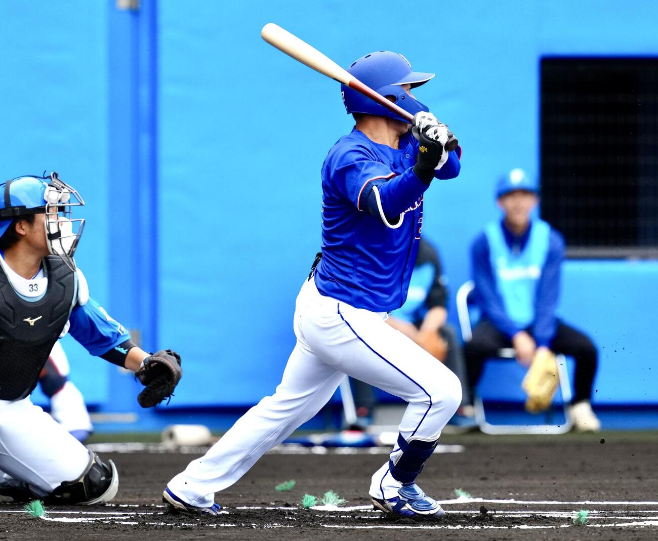 日本ハム対中日　1回表中日無死、内野安打とする三上（撮影・江口和貴）