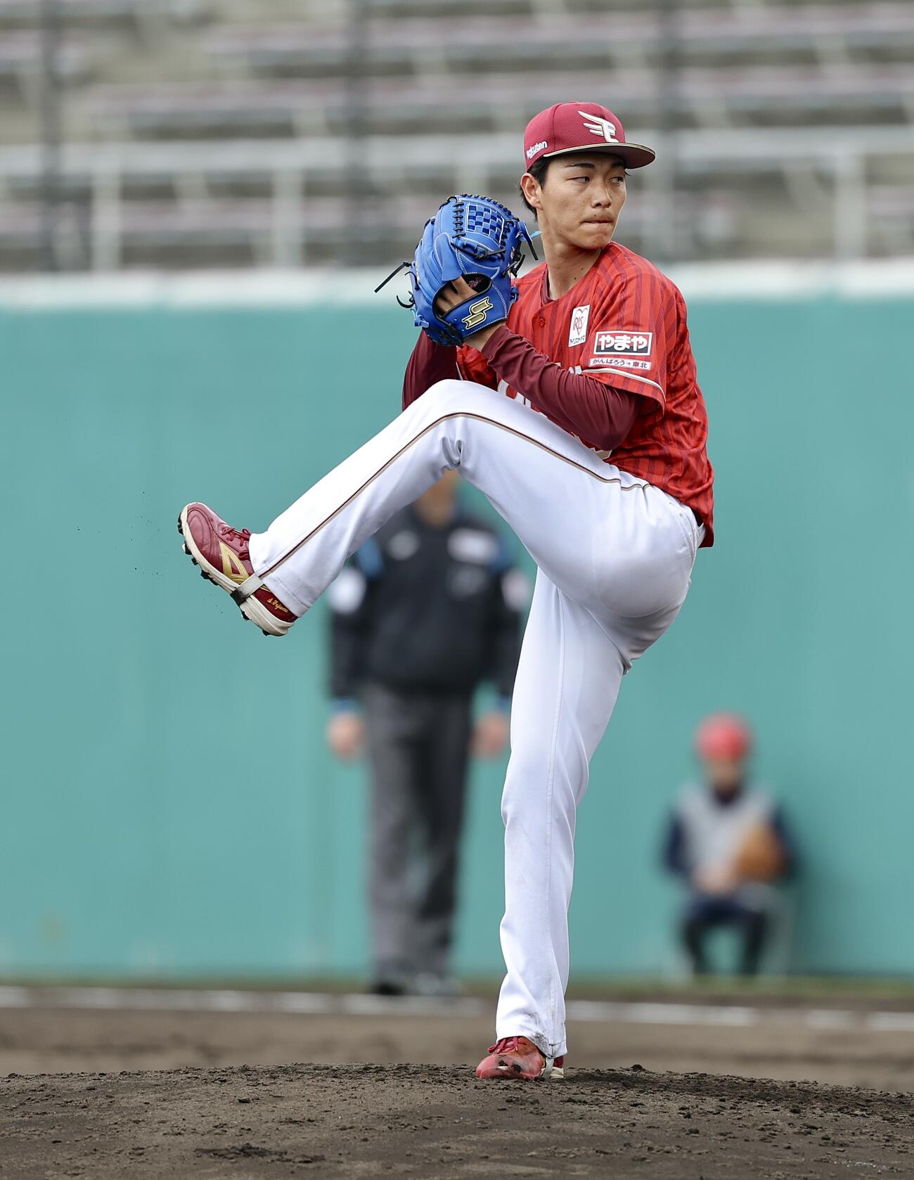 広島対楽天　4回裏、力投する楽天藤原（撮影・河田真司）