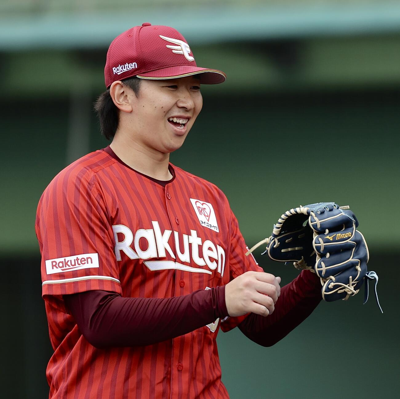 広島対楽天　5回裏を抑えベンチに戻る伊藤樹（撮影・河田真司）