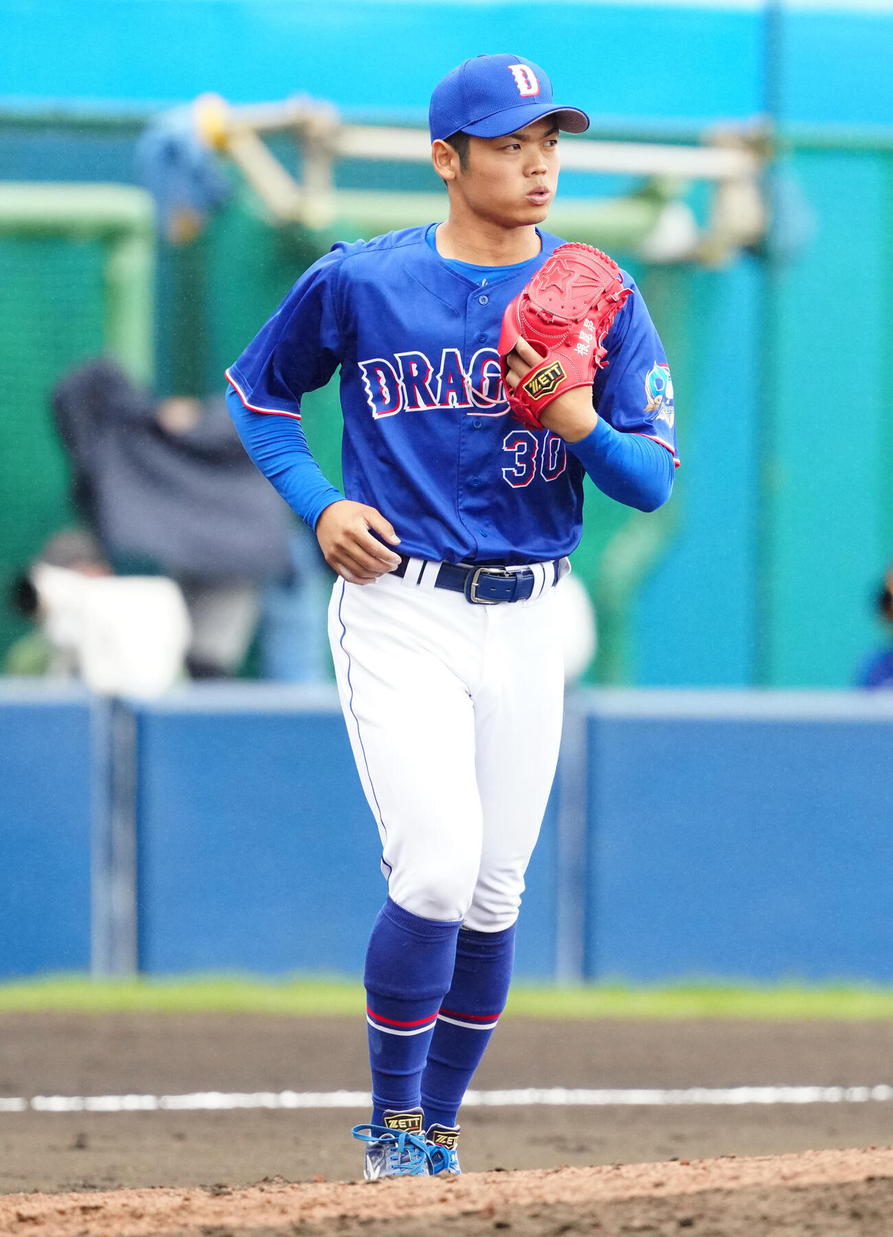 日本ハム対中日　6回裏、マウンドに上がる中日4番手の根尾（撮影・江口和貴）