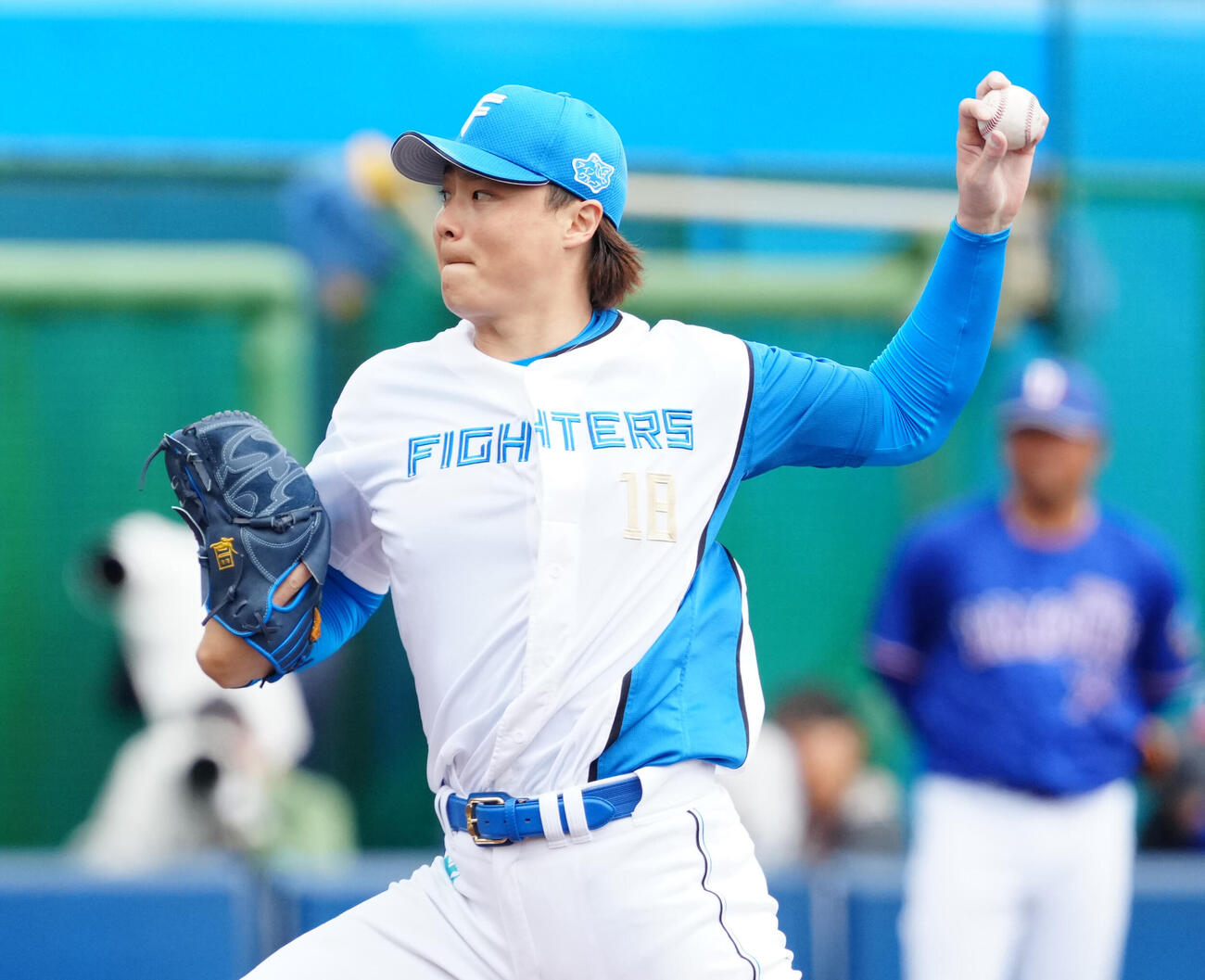 日本ハム対中日　4回表中日無死、スクリューで知野から空振り三振を奪う山崎（撮影・江口和貴）