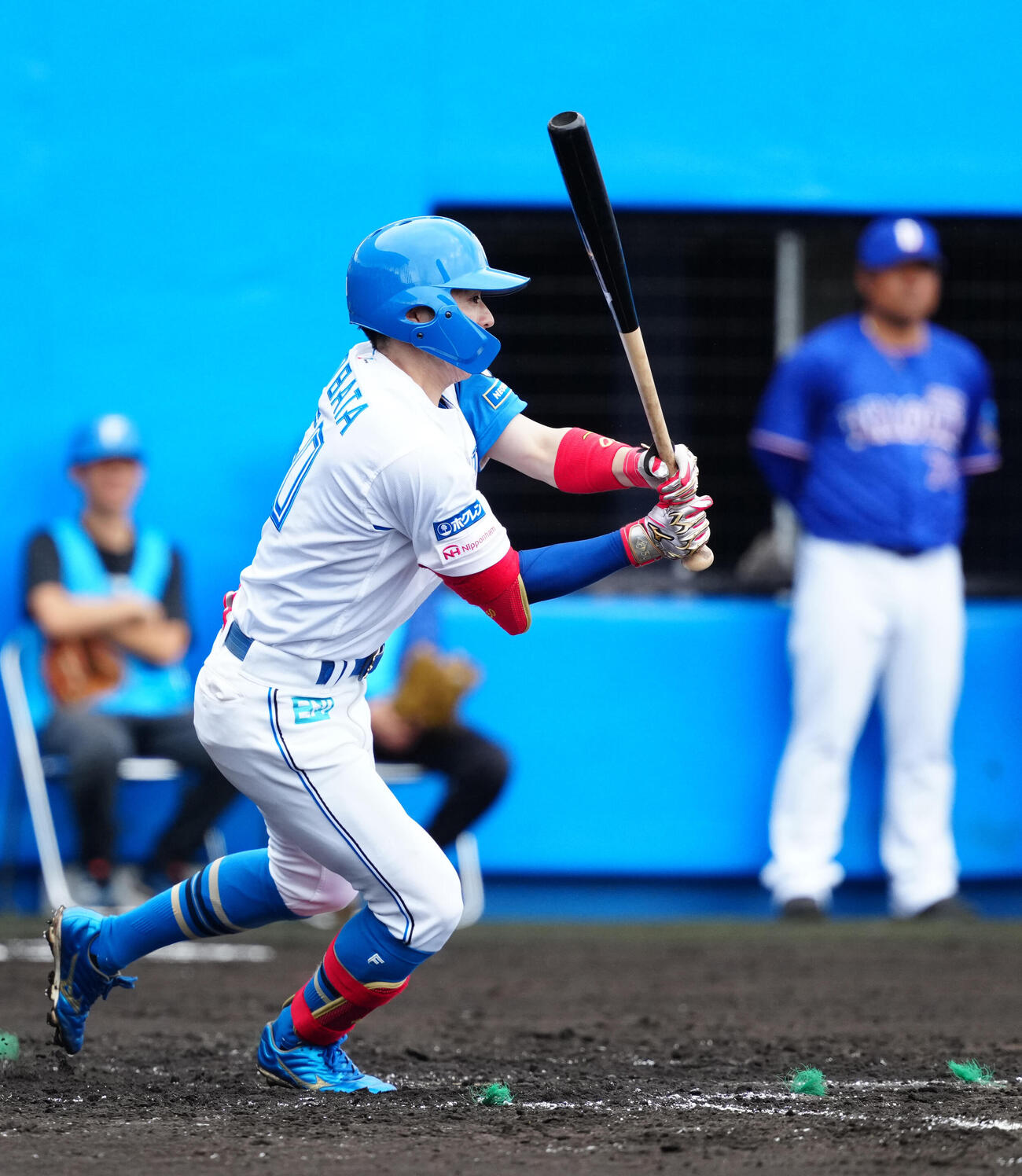 日本ハム対中日　3回裏日本ハム無死一塁、中前打を放つ五十幡（撮影・江口和貴）
