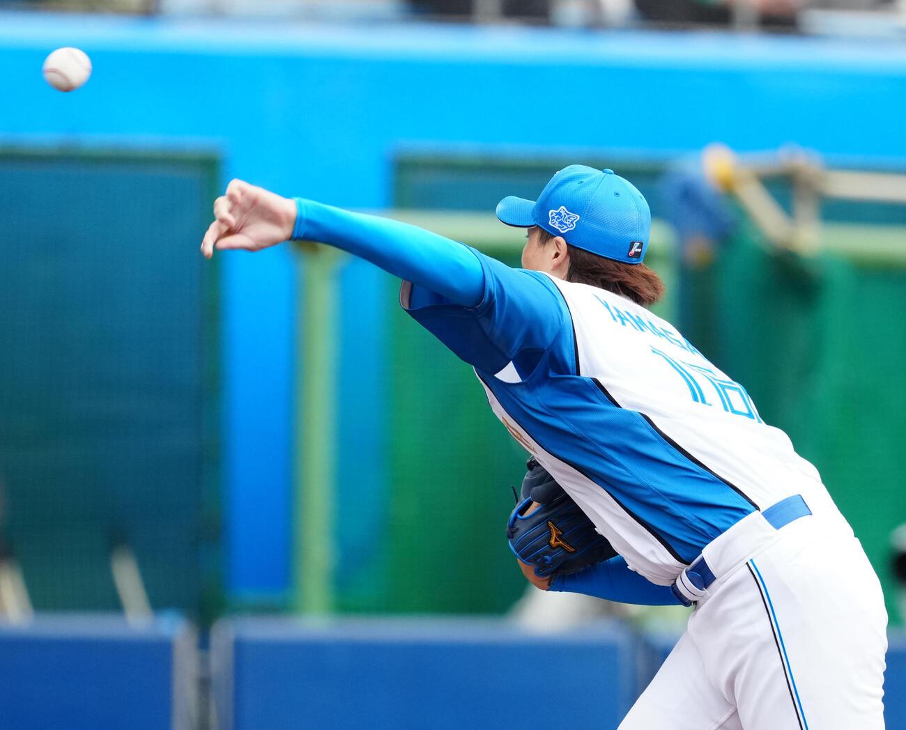 日本ハム対中日　4回表中日無死、スクリューで知野から空振り三振を奪う山崎（撮影・江口和貴）