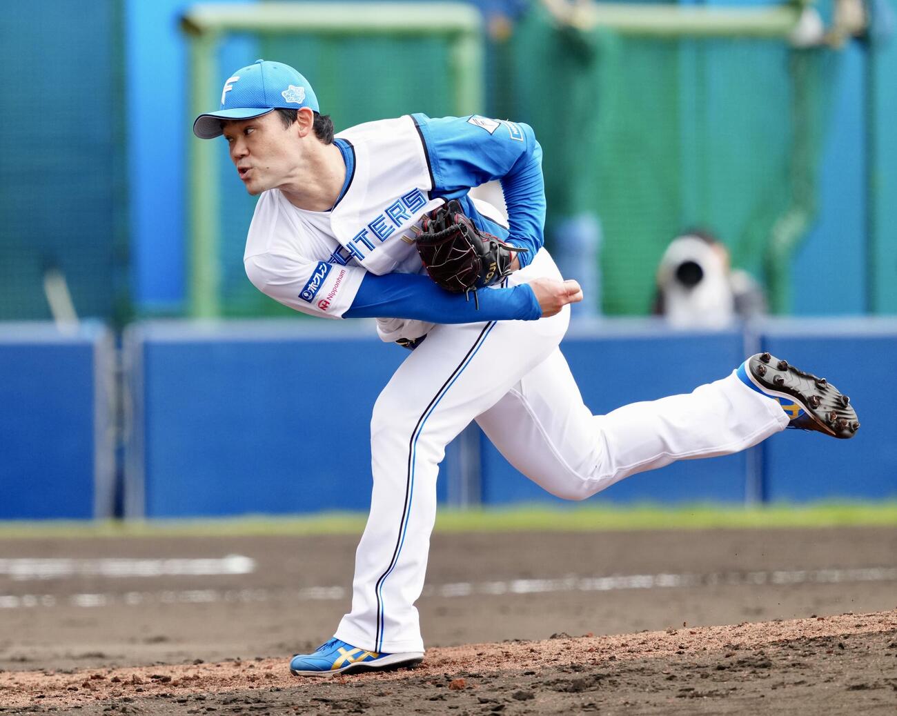 日本ハム対中日　日本ハム3番手の福谷（撮影・江口和貴）