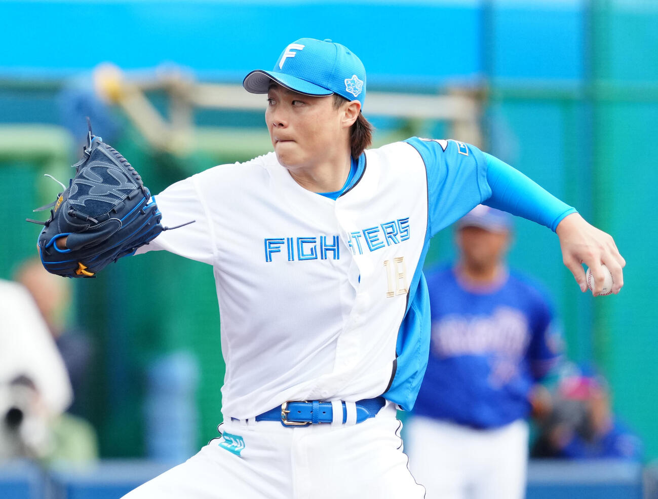 日本ハム対中日　4回表中日無死、スクリューで知野から空振り三振を奪う山崎（撮影・江口和貴）