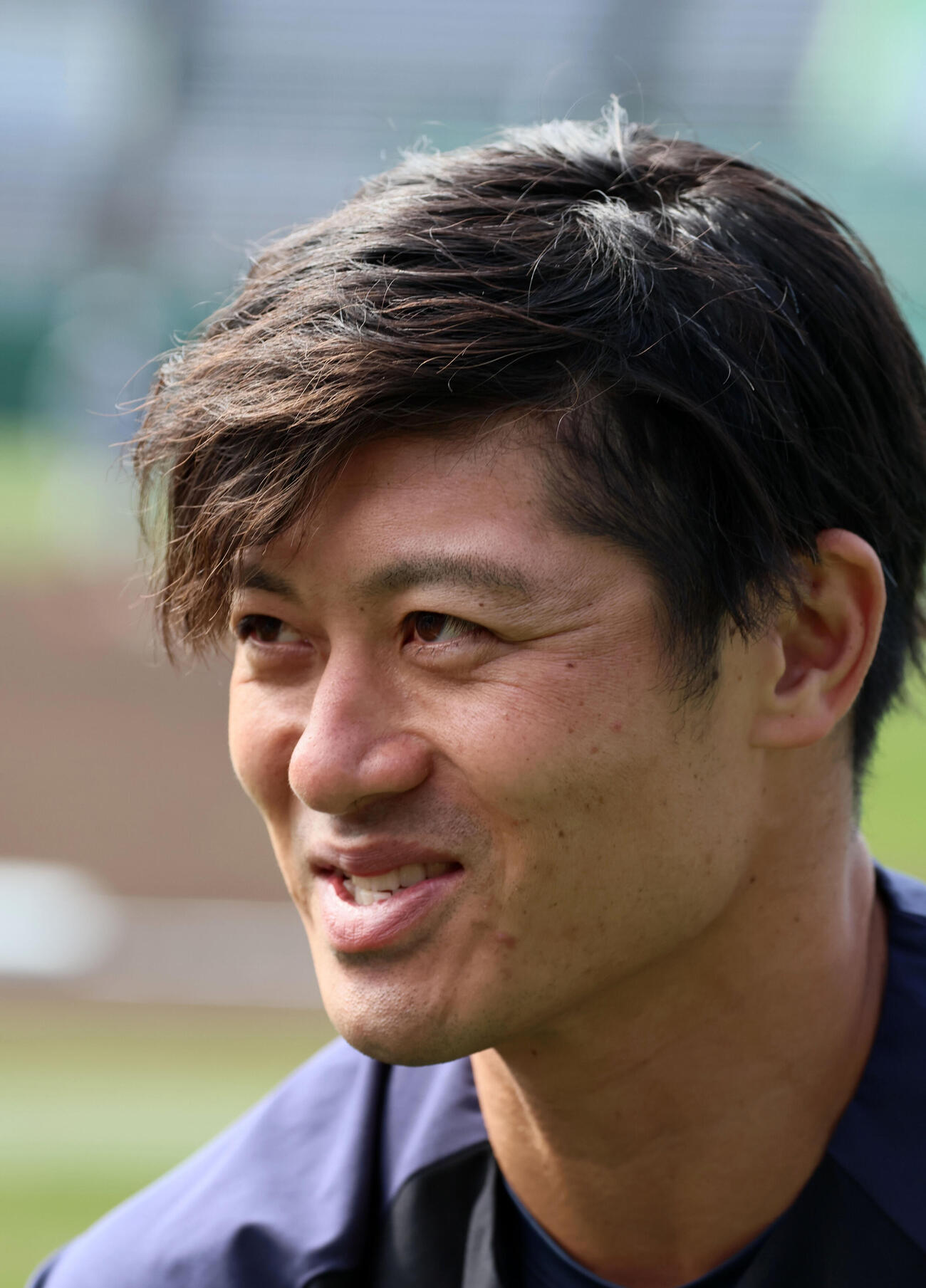 笑顔を見せる侍ジャパン坂本（撮影・加藤哉）