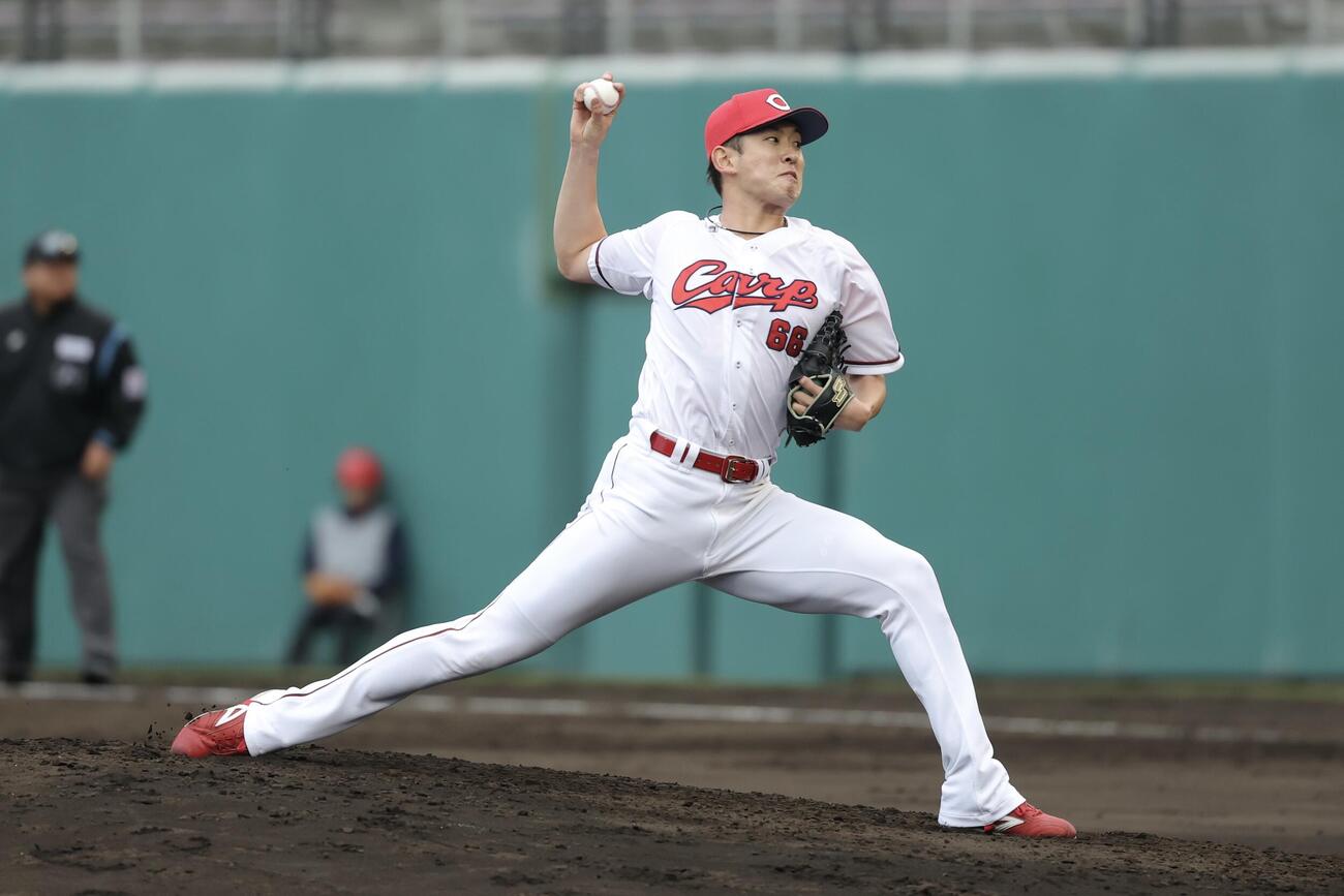広島対楽天　7回表、広島3番手で登板する遠藤（撮影・河田真司）
