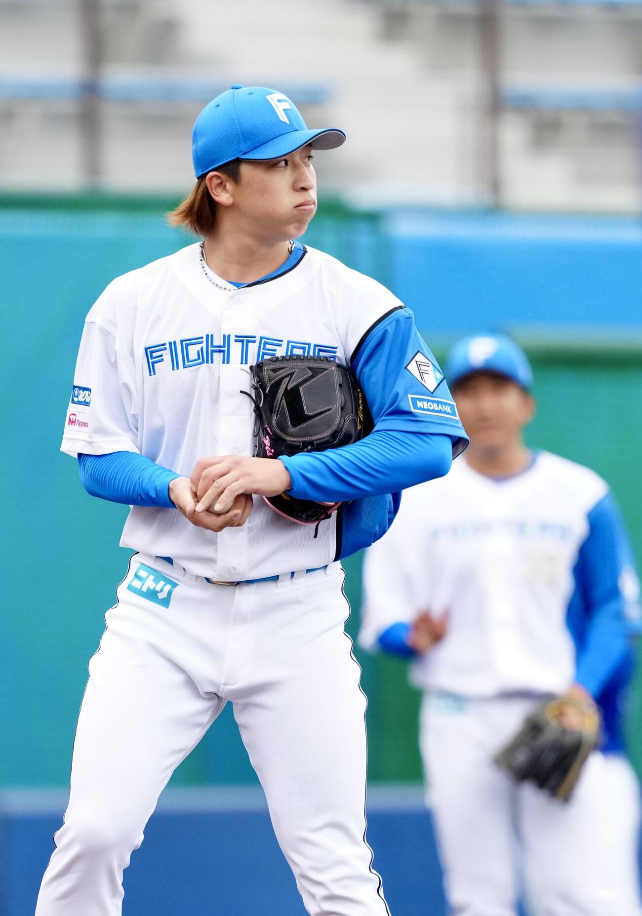 日本ハム対中日　1回表中日2死一、三塁、知野に適時打を浴びた細野（撮影・江口和貴）