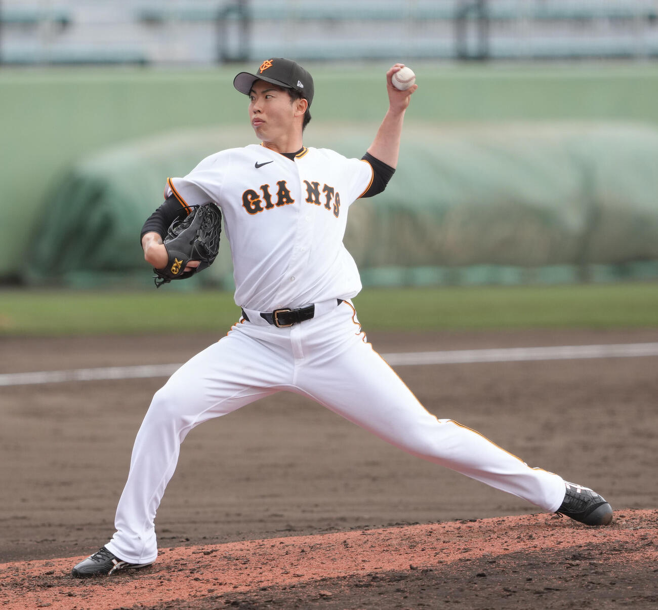 練習試合　巨人対ロッテ　5回から登板した巨人森田（撮影・足立雅史）