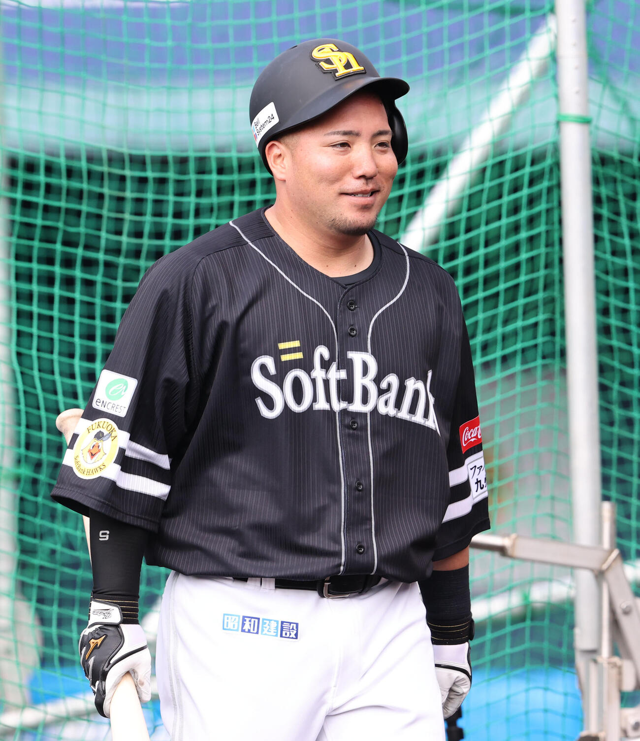 ランチ特打を終えたソフトバンク山川は引き上げる（撮影・梅根麻紀）