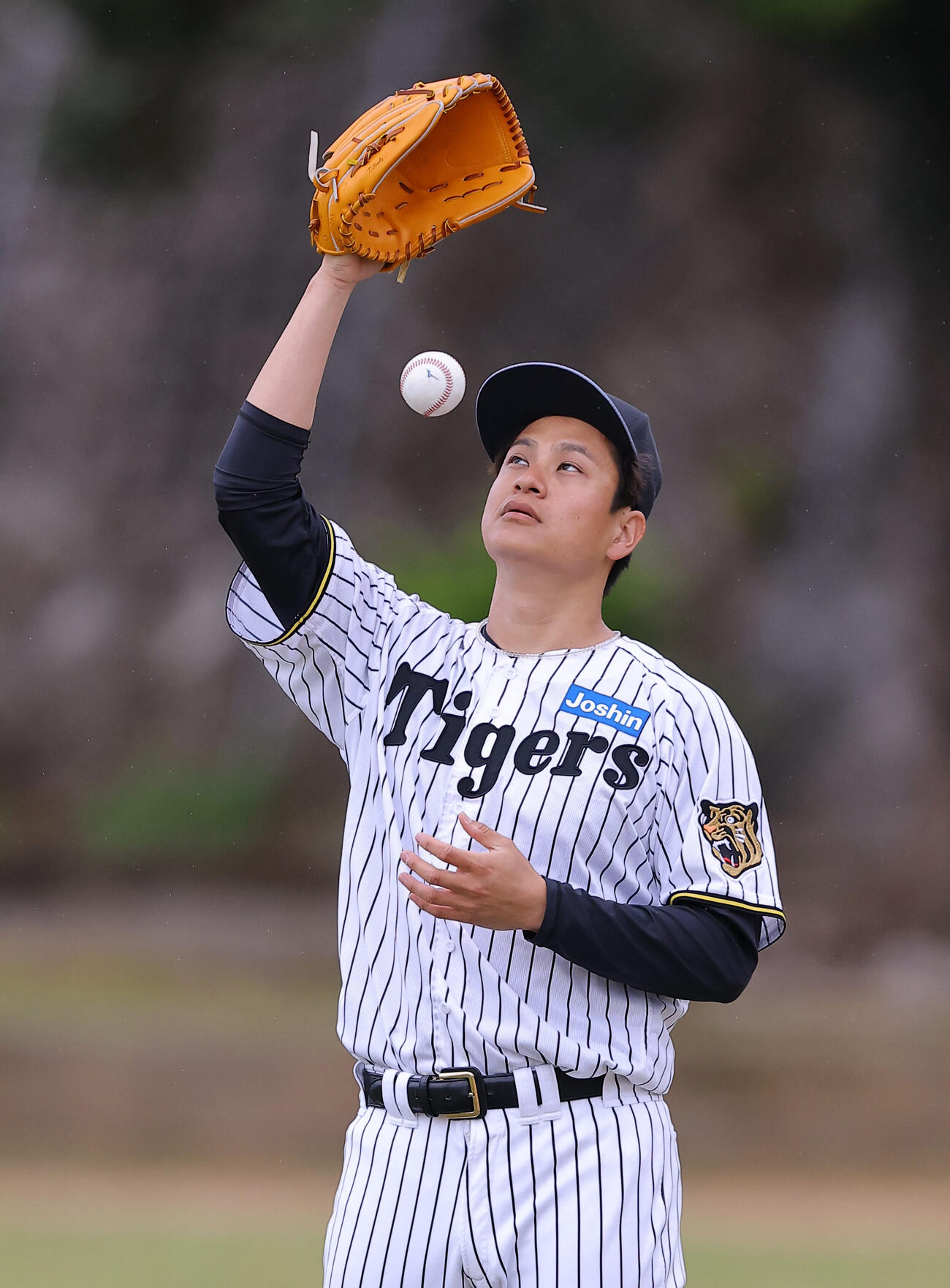 キャッチボールをする阪神大竹（撮影・上田博志）
