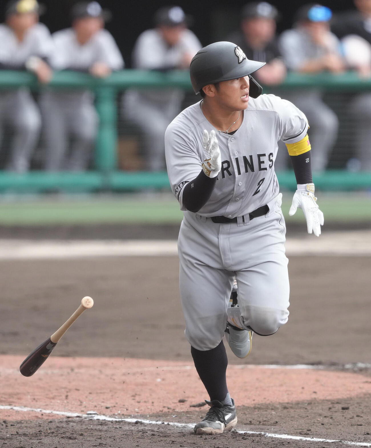 練習試合　巨人対ロッテ　5回表ロッテ1死二塁、松川は適時二塁打を放つ（撮影・足立雅史）
