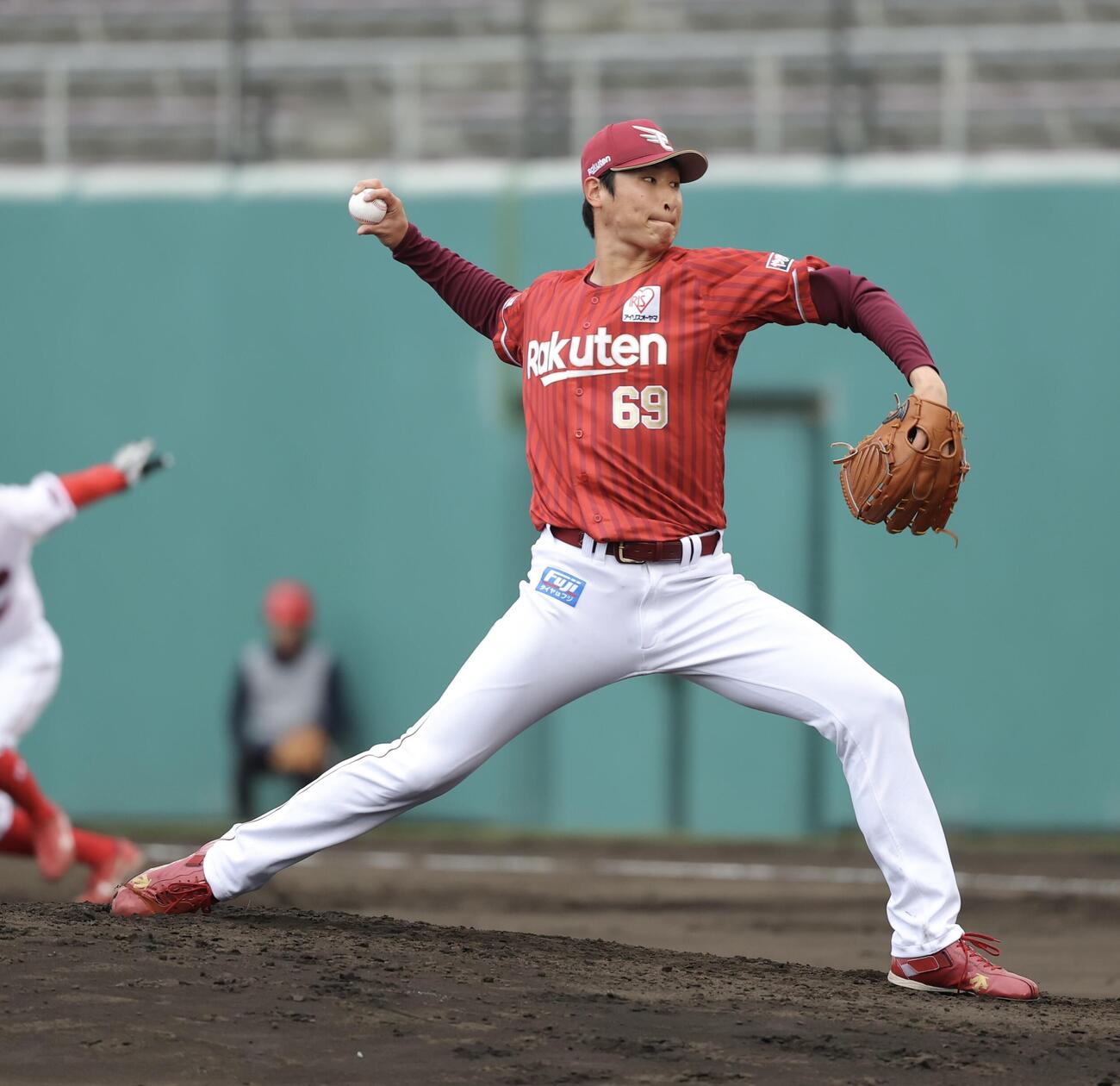 広島対楽天　6回裏、楽天4番手で登板する内（撮影・河田真司）