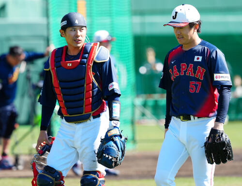 ライブBPを終え言葉を交わす北山（右）と若月（撮影・垰建太）