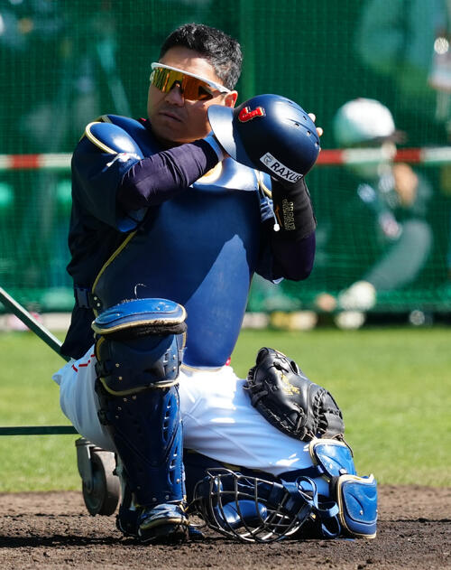 ライブBP中、ピッチコムのトラブルを訴える中村悠（撮影・垰建太）