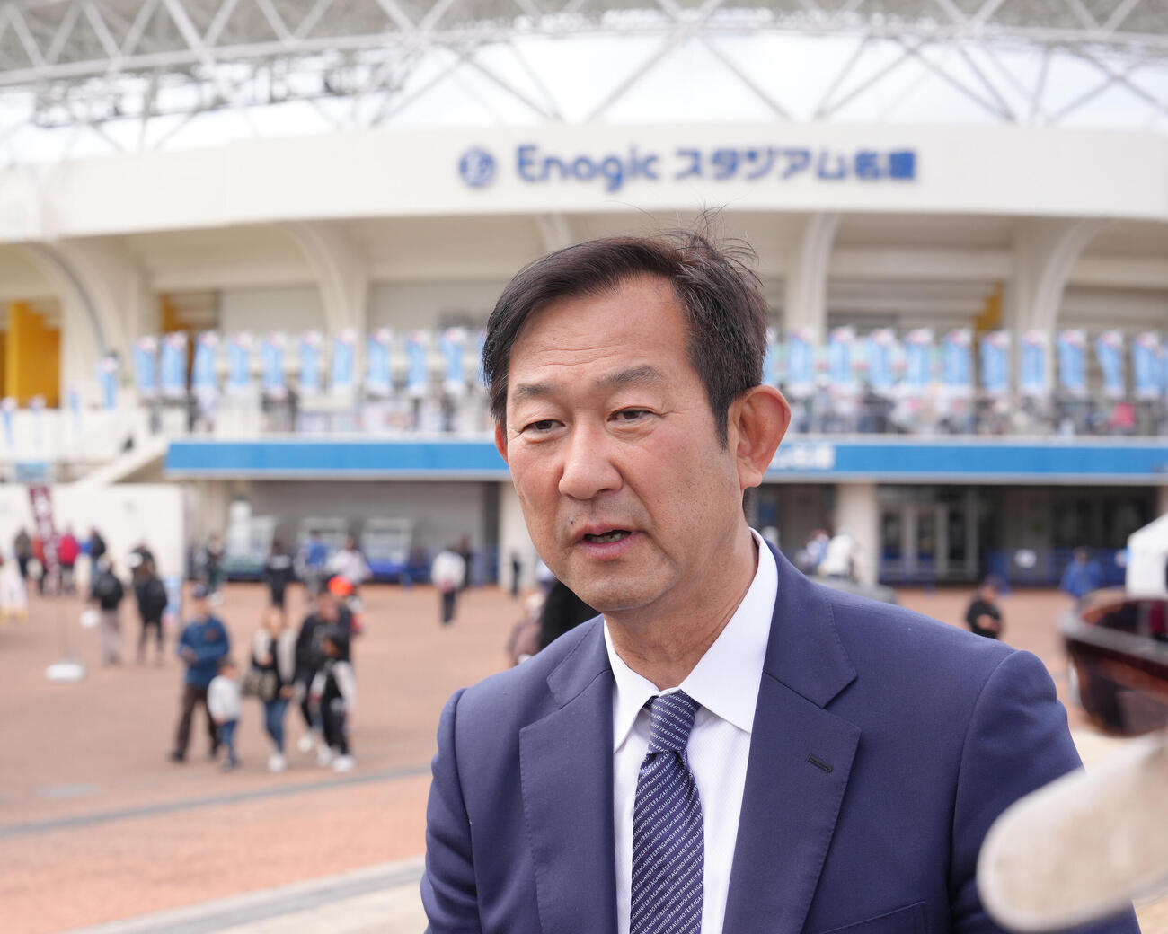 練習見学に訪れた大阪学院大・中村監督（撮影・足立雅史）