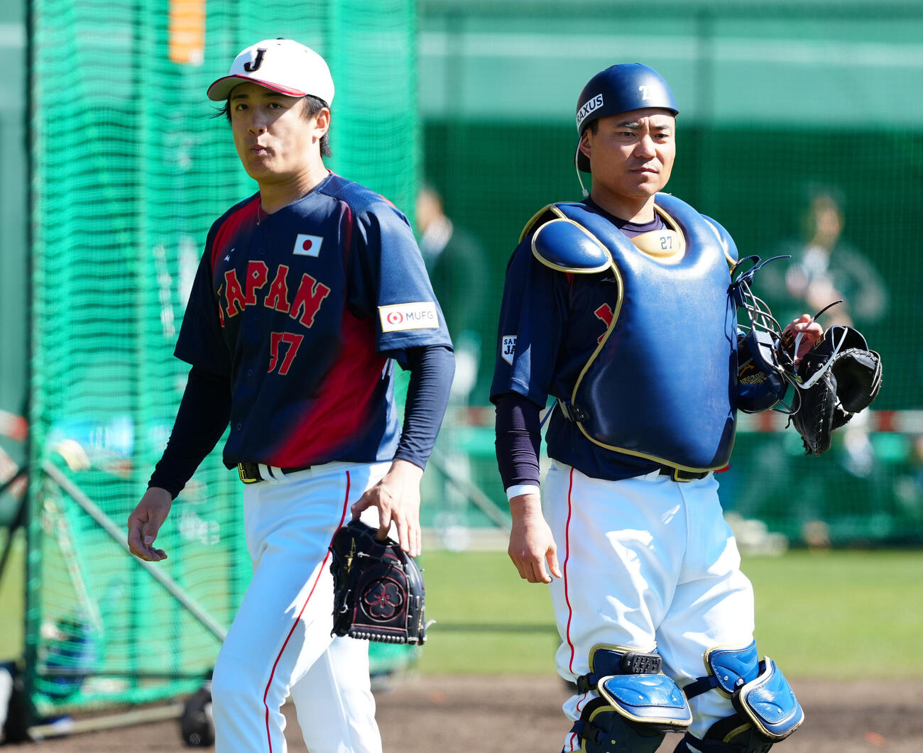 ライブBP後に引き揚げる北山（左）と中村悠（撮影・垰建太）